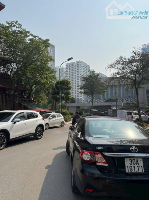 Hàng hiếm Xuân Đỉnh-Nguyễn Xuân Khoát, cạnh CV Hòa Bình, 65m2 ôtô tránh 13,5 tỉ có TL
