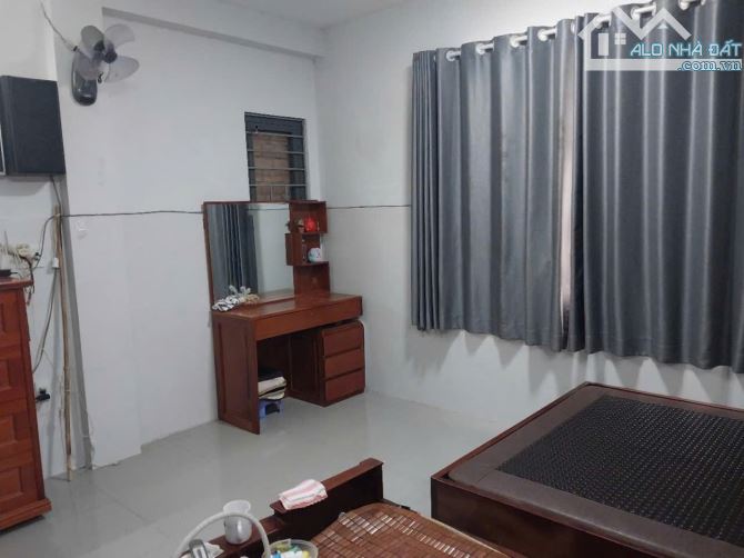 CẦN BÁN GẤP NHÀ ĐƯỜNG ĐOÀN VĂN BƠ Q4