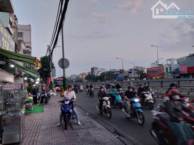 🏡💥BÁN NHÀ - PHAN VĂN HỚN - Q12 - 107M2 GẦN CẦU THAM LƯƠNG - HẺM Ô TÔ - GIÁ 6 Tỷ.