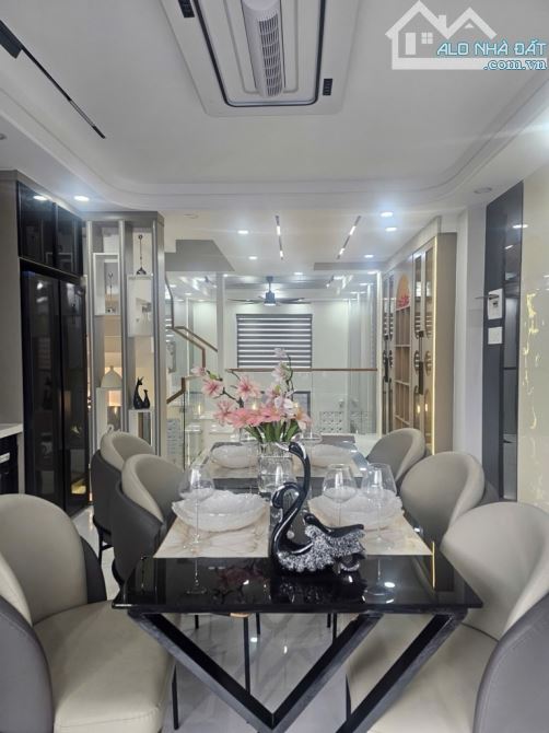 Nhà 5 tầng hẻm xe hơi 4m diện tích 4x15,5m đủ 62m2 đường Lê Đức Thọ Phường 13 Gò Vấp 8,88T - 10