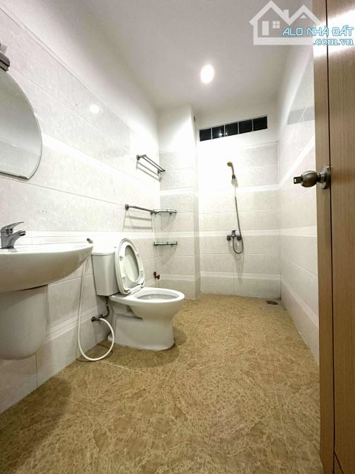 NHÀ 6 TẦNG, MẶT TIỀN KD - LÊ VĂN THỊNH, QUẬN 2 - 11