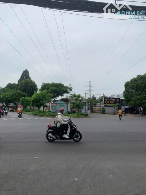 NHÀ ĐẸP - HẺM ÔTÔ - 3 TẦNG - 5x14M - GẦN MEGA - TÔ KÝ Q12 - NHỈNH 4 TỶ - 11