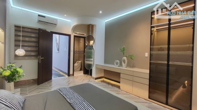 Nguyễn Văn Khối trệt 3 lầu được 5 Phòng ngủ Gần EMart CV Lang Hoa chỉ 10,39 tỷ - 11