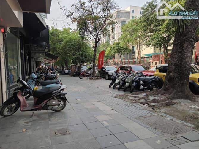 Bán nhà Mặt Phố Bà Triệu, Hoàn Kiếm, DT 295m2, MT 12.6m, Giá 264 Tỷ - 1