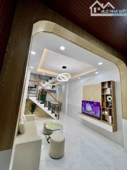Bán nhà 2 tầng, full nội thất, 32m2, Huỳnh Văn Nghệ, P12, Gò Vấp, Sổ vuông, chỉ hơn 3 tỷ - 1