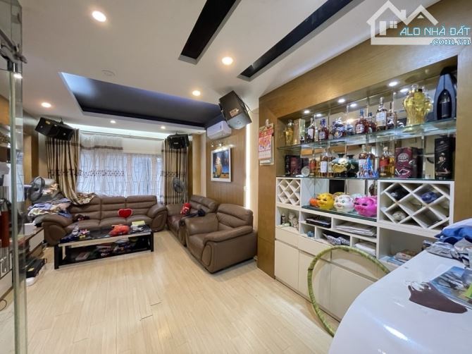 Bán nhà dân xây Nguyễn Văn Cừ – Ô tô tới cửa, 40m thiết kế hiện đại chỉ nhỉnh 8 tỷ - 1