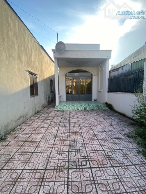 Bán nhà mặt tiền 5x28m sổ riêng thổ cư gần chợ KP4 Trảng Dài giá 4,05 tỷ - 1
