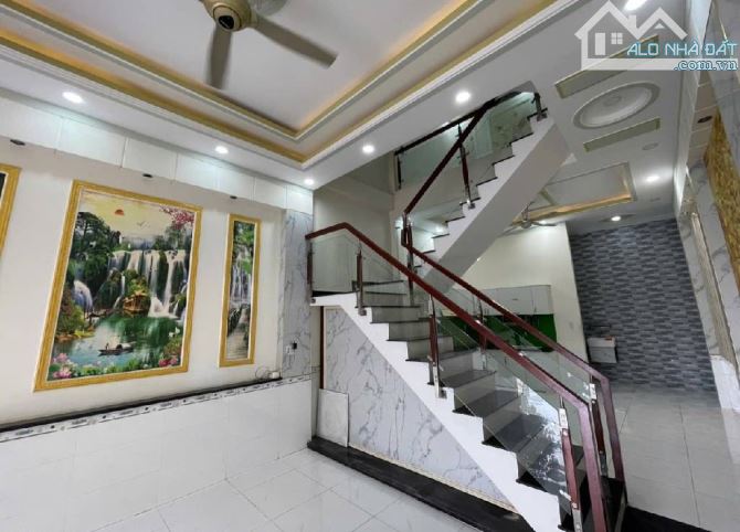 Nhà 3 Tầng Dĩ An, 64m2,Mặt Tiền 8M xe hơi tránh, Sổ Hồng Riêng, chỉ Hơn 4 Tỷ - 1