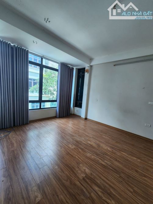 NHÀ ĐẸP 5 TẦNG, KHU DỊCH VỤ HÀNG BÈ, PHÂN LÔ OTO TRÁNH, VỈA HÈ RỘNG - 1
