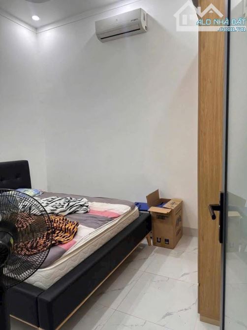 BÁN NHÀ MẶT TIỀN ĐƯỜNG HUỲNH THÚC KHÁNG - DT:5*18m - giá:5,5 tỷ - 1