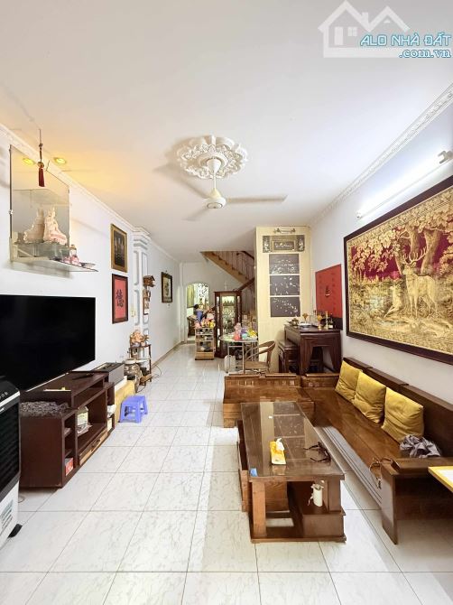 BÁN NHÀ MẶT TIỀN HẺM 8M NGUYỄN TRỌNG TUYỂN - NGUYỄN VĂN TRỖI - DT:90M2 - 3 TẦNG - CHỈ 14 T - 1