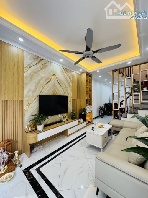 Bán nhà Thanh Đàm 35m 5tầng ô tô đỗ cửa giá 6.2 tỷ - 1