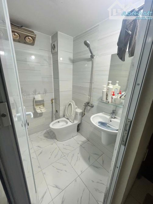 MẶT PHỐ BẠCH ĐẰNG - NGÃ TƯ CHƯƠNG DƯƠNG ĐỘ - KINH DOANH SẦM UẤT - ĐOẠN ĐẸP NHẤT PHỐ - PHÙ - 1