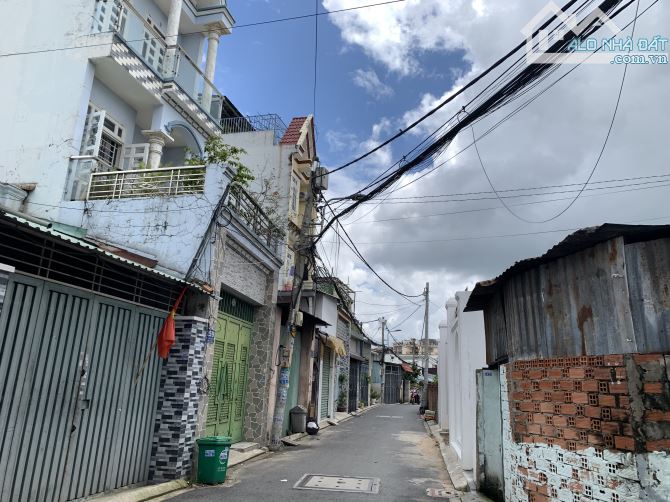 BÁN NHÀ NGUYỄN THỊ BÚP QUẬN 12 – HẺM XE HƠI VÀO TẬN NHÀ – NGỦ TRONG NHÀ - 1
