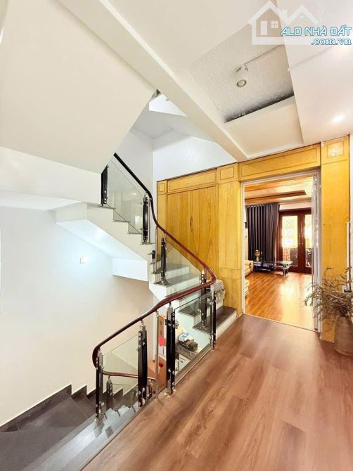 Bán nhà 5 tầng khu phân lô Văn Cao  - Diện tích: 72m2 - Công năng sử dụng: 5 ngủ 5 wc - 1