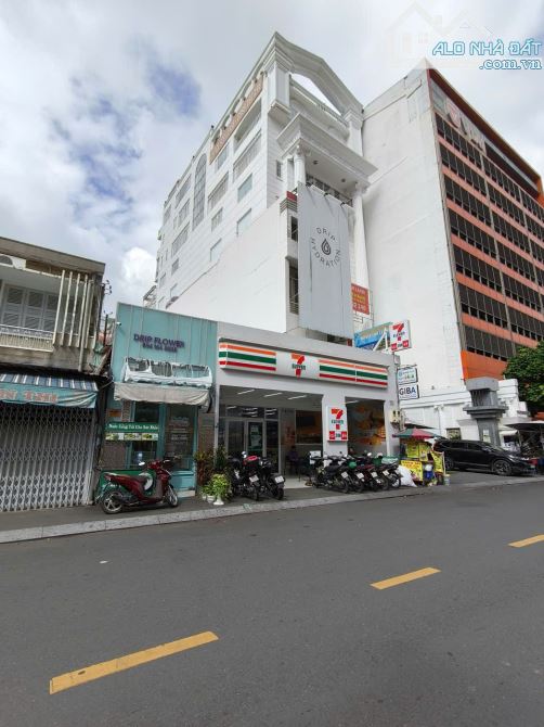 Khuôn đất lớn - Siêu hiếm - Ngang 11m x 30m - gần chợ Bến Thành, Quận 1 - Giá: 175 tỷ - 1