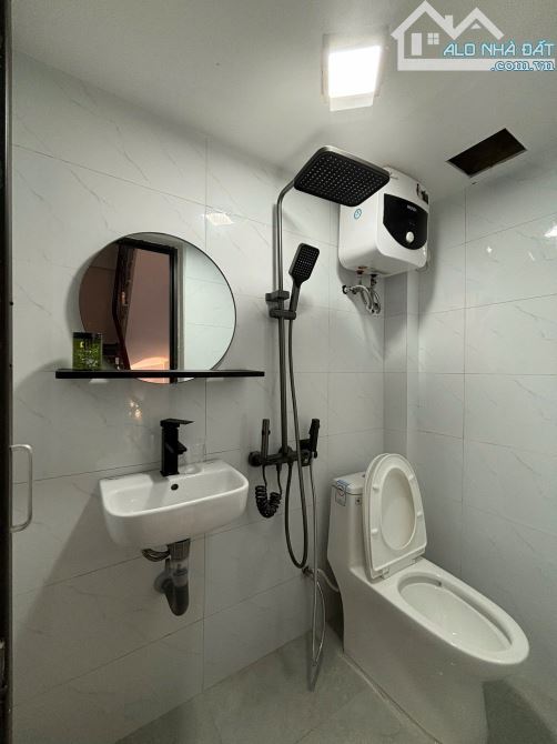 Bán nhà 3 tầng lô góc sạch đẹp về ở luôn mặt ngõ Trần Nguyên Hãn - 1