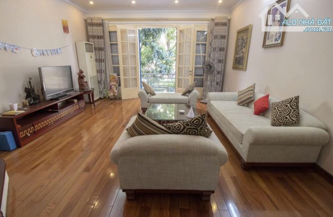 Nguyên Hồng – 76m², nhà phân lô, vỉa hè rộng – giá 18 tỷ - 1
