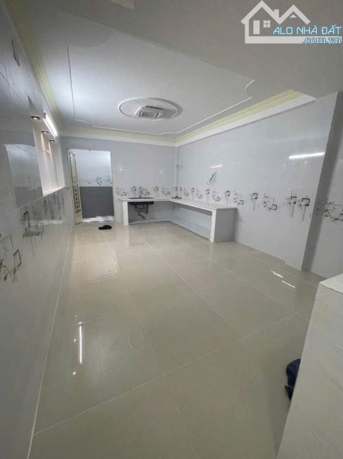 Chỉ 10.9 Tỷ - Nhà Đẹp 5 Tầng - 72M2 - MT Trần Văn Kiểu - Phường 10 - Quận 6. - 1