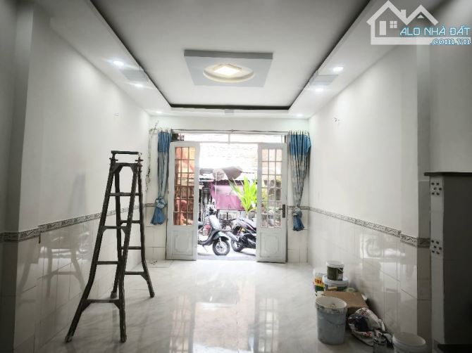 Bán nhà 3 tầng, 32m², Hẻm xe hơi, gần Hương Lộ 2, Lê Văn Quới, Ngã Tư Bốn Xã, chỉ hơn 3 tỷ - 1
