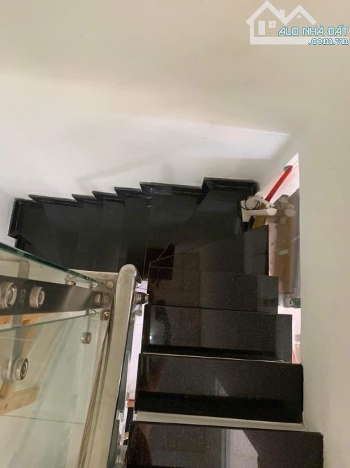 XE HƠI ĐẬU TRƯỚC CỬA QUẬN 7. MUA BÁN GÌ CŨNG ĐƯỢC, CHO THUÊ DÒNG TIỀN 12TR - 2