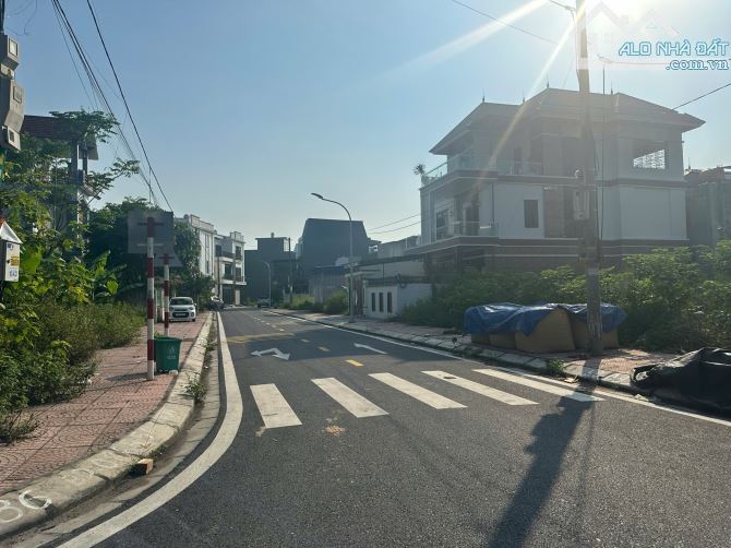 📢 Bán lô đất đẹp tại Lương Quán , Nam Sơn– An Dương  Diện tích: 97,5 m²  Ngang rộng: 5 m - 1