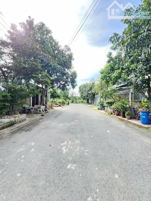 3,25Tỷ TL🔥Bán nhà cấp Bốn 90,8m2 KDC gần đường Bùi Thị Xuân, p.Tân Bình, Tp.Dĩ An - 1