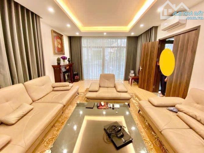 Bán nhà  Hoàng Cầu - Đống Đa  - Lô góc -  Vỉa hè - Oto tránh - Kinh doanh - 57 tỷ. - 1