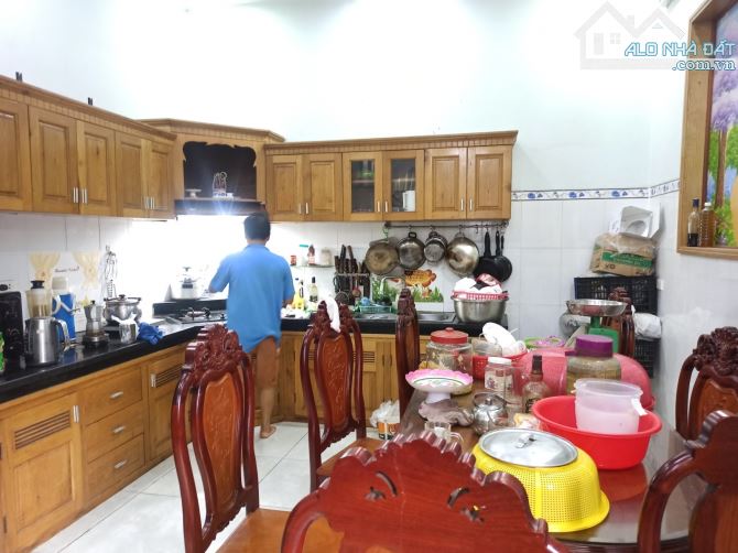 Bán Nhà 1 Trệt 2 Lầu + 7 Phòng Trọ, Trung Tâm Dĩ An, 240m2, sổ riêng, đường ô tô, giá mềm - 1