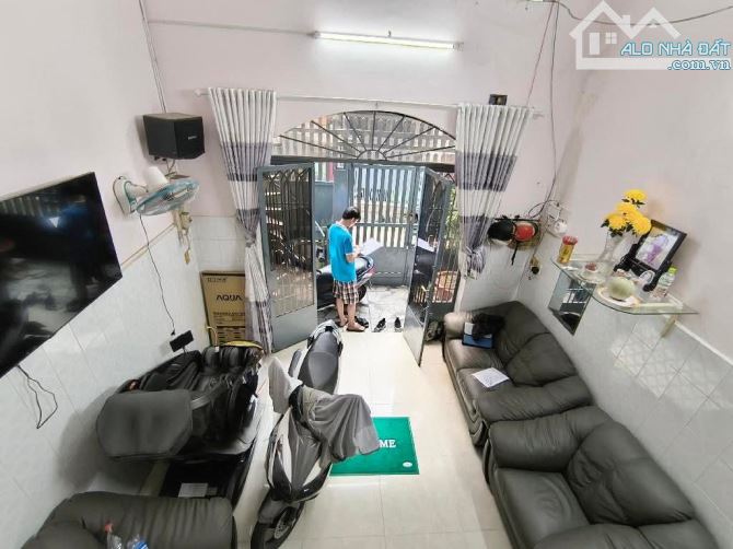Nhà 3 tầng đối diện Vincom Gò Vấp, Hẻm đẹp thoáng Quang Trung đối diện Vincom Gò Vấp - 1