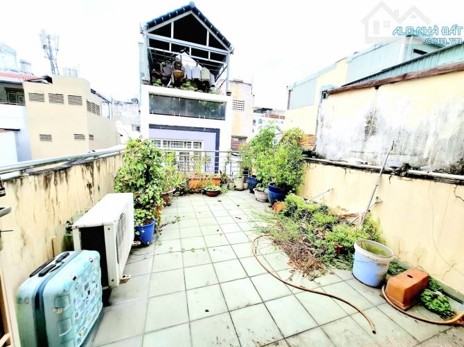 Phường Sài Gòn Quận 1- Sau lưng căn MT- Gần 40m2 4 tầng đúc thật- 3PN+3WC- Sổ hồng A4 HC - 1