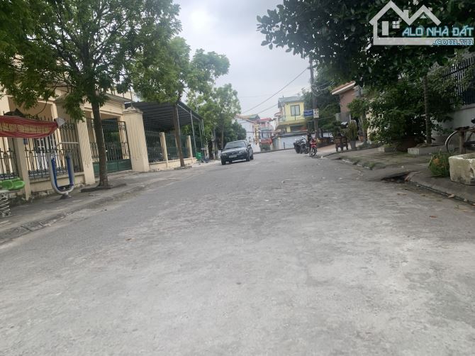 Chính chủ cần tiền bán gấp 60m2 TÁI ĐINH CƯ ĐÔNG DƯ đường 13m ô tô tránh, vị trí đẹp, giá - 1