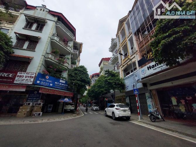 BÁN NHÀ 5 TẦNG CHỢ TRUNG TÂM ĐÔNG ANH- LÔ GÓC VỈA HÈ- KINH DOANH SIÊU ĐỈNH - 1