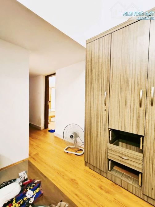Bán căn hộ CCMN ngõ 102 Trần Thái Tông, Cầu Giấy 63m, 3PN2WC giá 2.2 tỷ, về ở ngay - 1