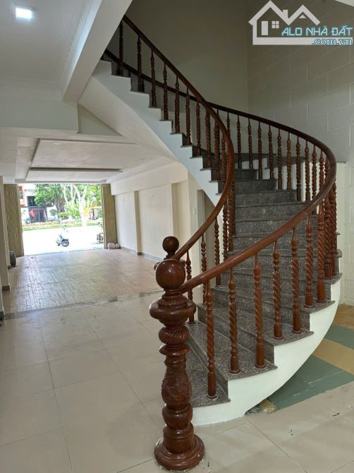 💥🏡CHO THUÊ NHÀ 3 TẦNG 160M2, 7 PHÒNG NGỦ MẶT TIỀN 30/4 - 1