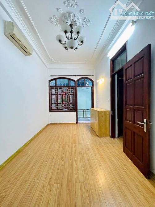 Nhà phố Hào Nam – Ngõ thông – 3 thoáng – Mặt tiền rộng – 32m2 – 5 tầng – 8.5 tỷ - 1