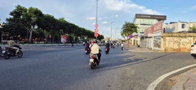 Bán nhà mặt tiền kinh doanh đường Phạm Văn Đồng, phường 3, Gò Vấp. - 1