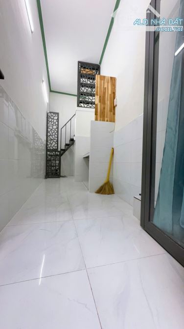 Hiếm - Nhà rẻ Q6 - 3 tầng - 2 PN 2 WC - Hướng Bắc - SHR - chỉ nhỉnh 1đ - 1