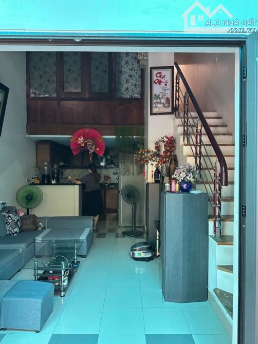 7,65 TỶ - 60M2 x 3 TẦNG NHÀ DÂN XÂY PHỐ NGỌC THUỴ - NGÕ Ô TÔ 7 CHỖ LÙI VÀO CỬA NHÀ - 1
