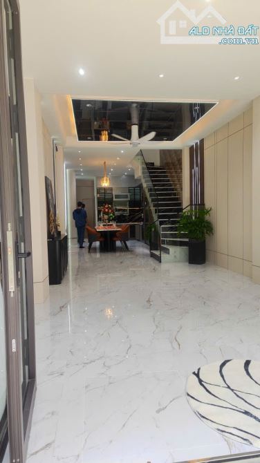 Nguyễn Văn Khối trệt 3 lầu được 5 Phòng ngủ Gần EMart CV Lang Hoa chỉ 10,39 tỷ - 17