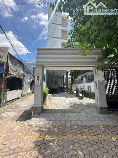 Q2, MẶT TIỀN LÊ VĂN THỊNH - NHÀ 5 TẦNG + HẦM - 180M2(5,6*28) - NHỈNH 22 TY TLCC - 2