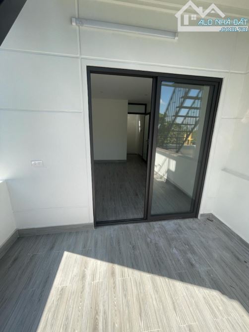 Nhà Long Biên - 30m2 - 4.2 tỷ - ô tô đỗ cửa - 2