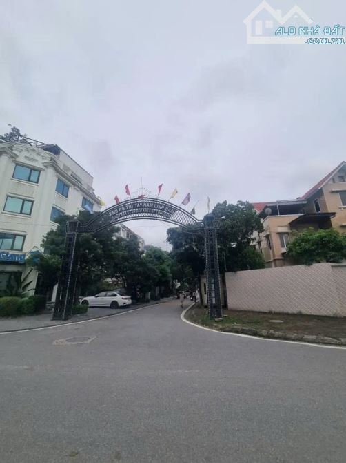 Bán đất phân lô KĐT Tây Nam Linh Đàm, ô tô tránh, vỉa hè  DT: 60m², MT: 5m chào giá: 16.9 - 2