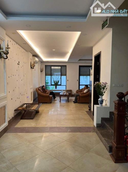 Bán nhà Liễu Giai, DT 100m x 9 tầng, mặt tiền 5.4m, dòng tiền 2.1 tỷ/năm, 68 tỷ - 2