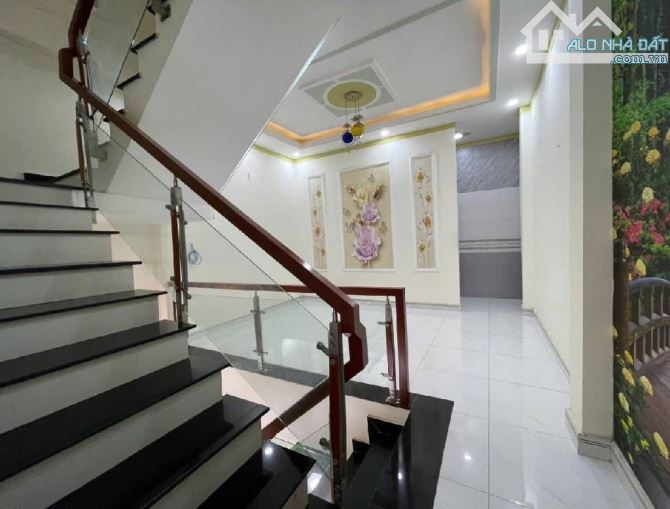 Nhà 3 Tầng Dĩ An, 64m2,Mặt Tiền 8M xe hơi tránh, Sổ Hồng Riêng, chỉ Hơn 4 Tỷ - 2