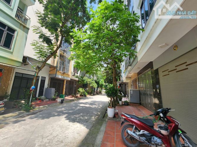 NHÀ ĐẸP 5 TẦNG, KHU DỊCH VỤ HÀNG BÈ, PHÂN LÔ OTO TRÁNH, VỈA HÈ RỘNG - 2
