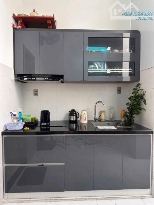 BÁN NHÀ MẶT TIỀN ĐƯỜNG HUỲNH THÚC KHÁNG - DT:5*18m - giá:5,5 tỷ - 2