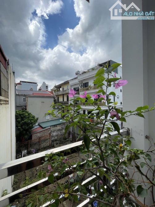 Bán nhà khu vực Hoa Lâm- đẹp lung linh 5 tầng-Ngõ phân lô-full nội thất. - 2