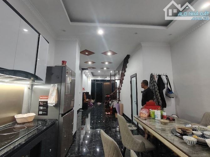SIÊU PHẨM CĂN NHÀ TRỊNH ĐÌNH CỬU ĐỊNH CÔNG - NGÕ NÔNG, NHIỀU TIỆN ÍCH, GIÁ 11,8 TỶ. - 2
