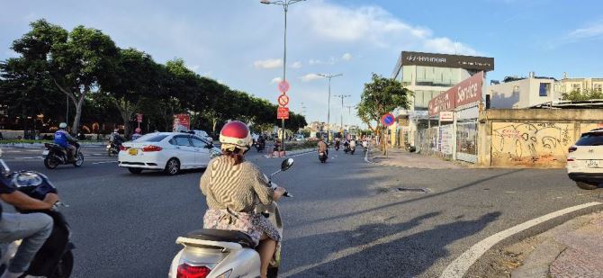 Nhà mặt tiền kinh doanh đường Phạm Văn Đồng Phường 3 Quận Gò Vấp 77m2 nở hậu giá 18,8 tỷ - 2